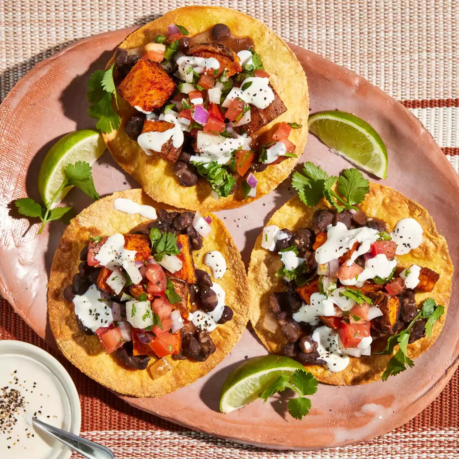 Tostadas de boniato y frijoles negros