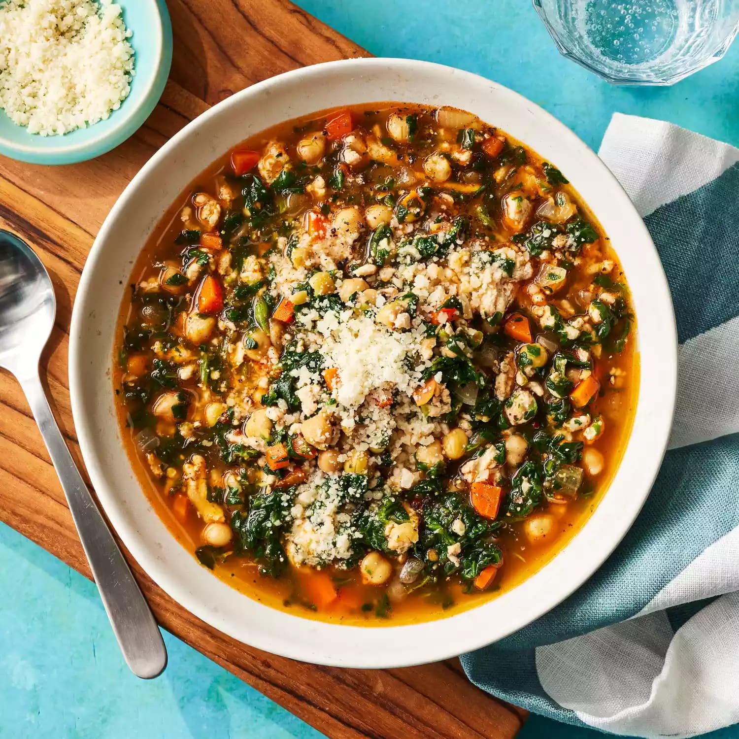 Guiso de garbanzos, espinacas y pavo